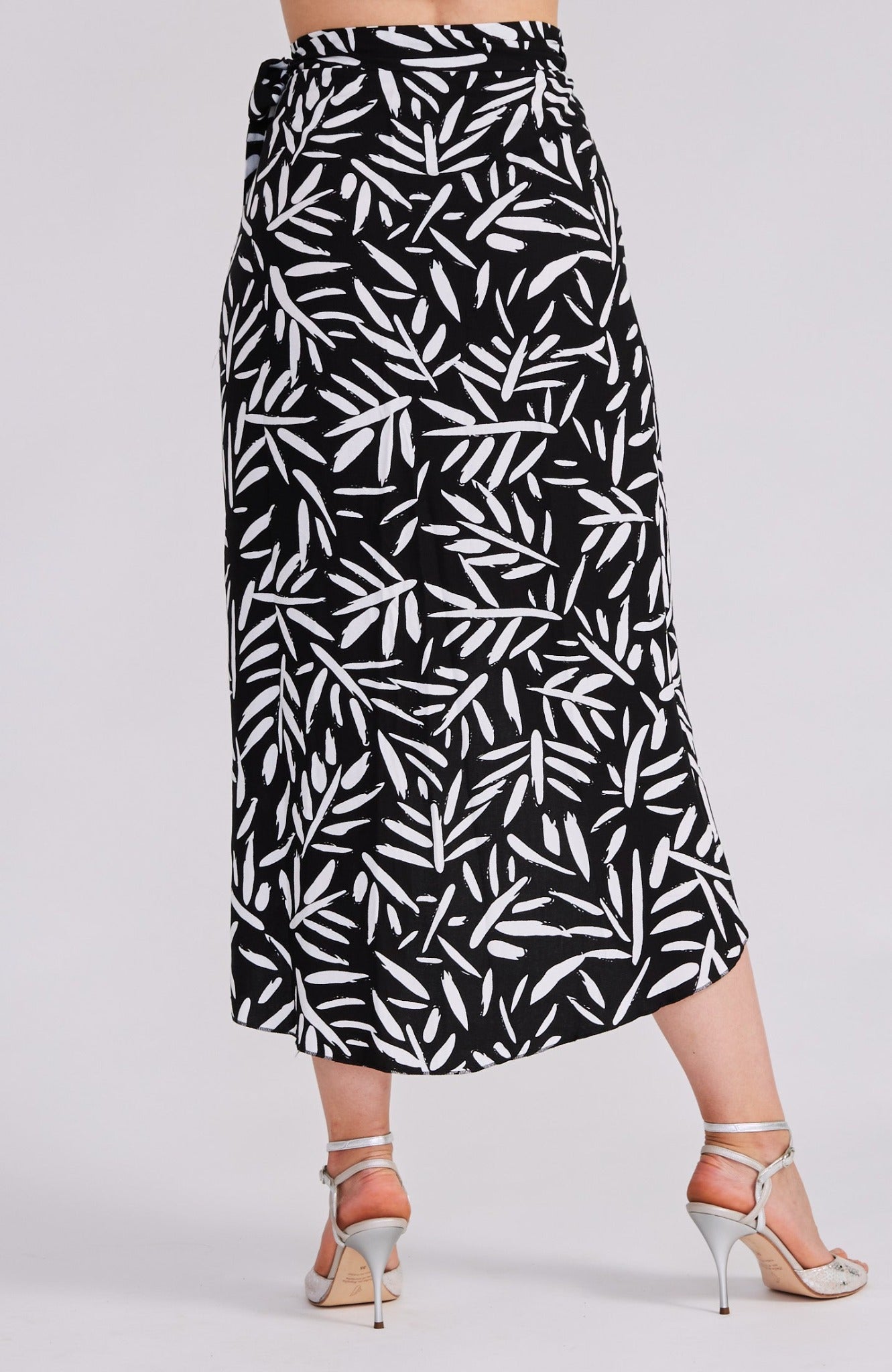 tango skirt in black and white