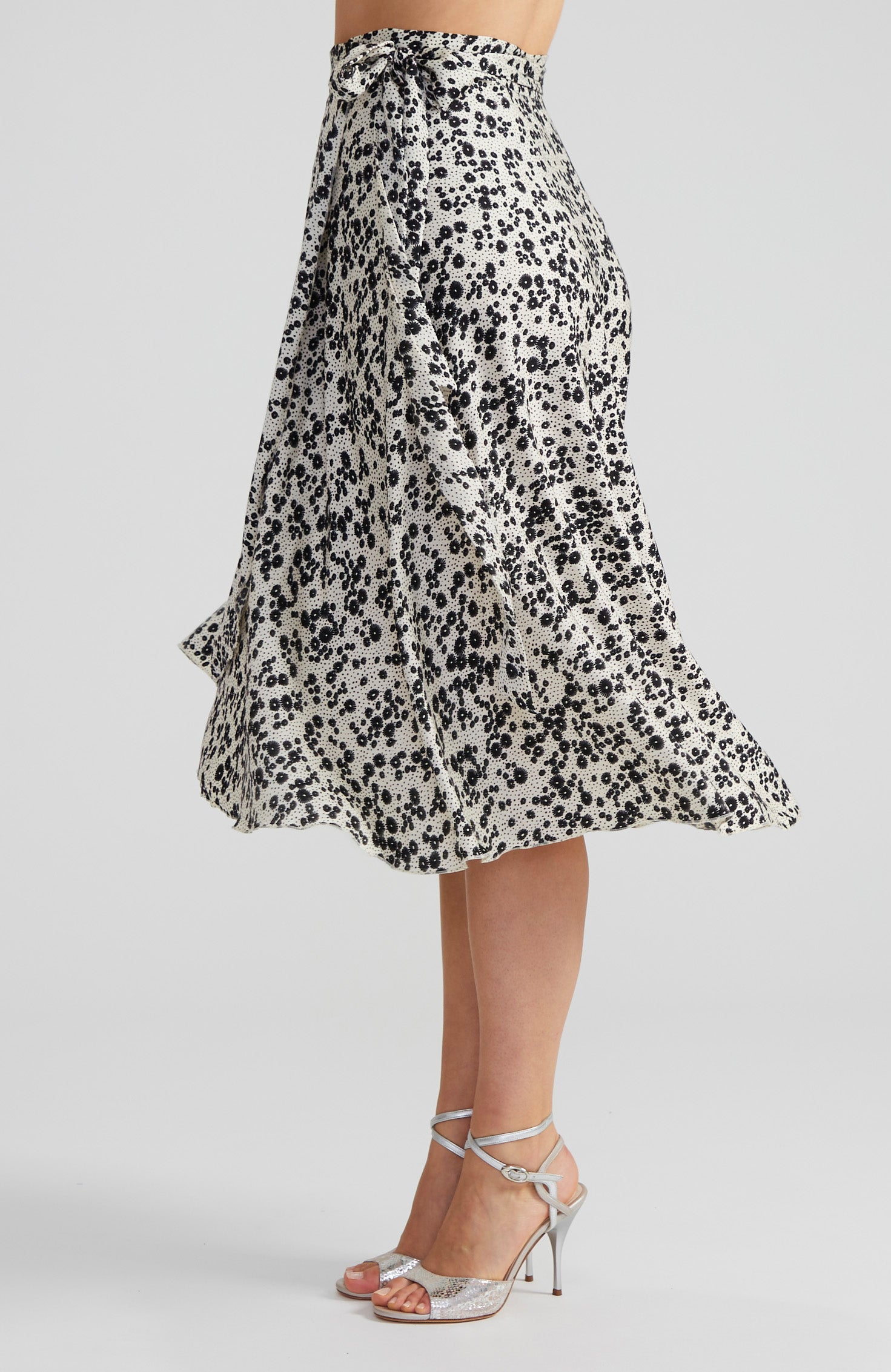 Jupe portefeuille en viscose COCO à fleurs noires