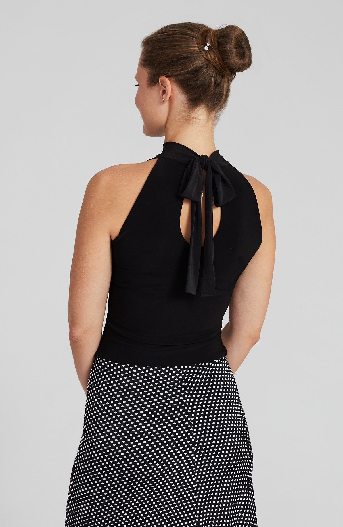 LYNN Schwarzes Neckholder-Top mit Schleife