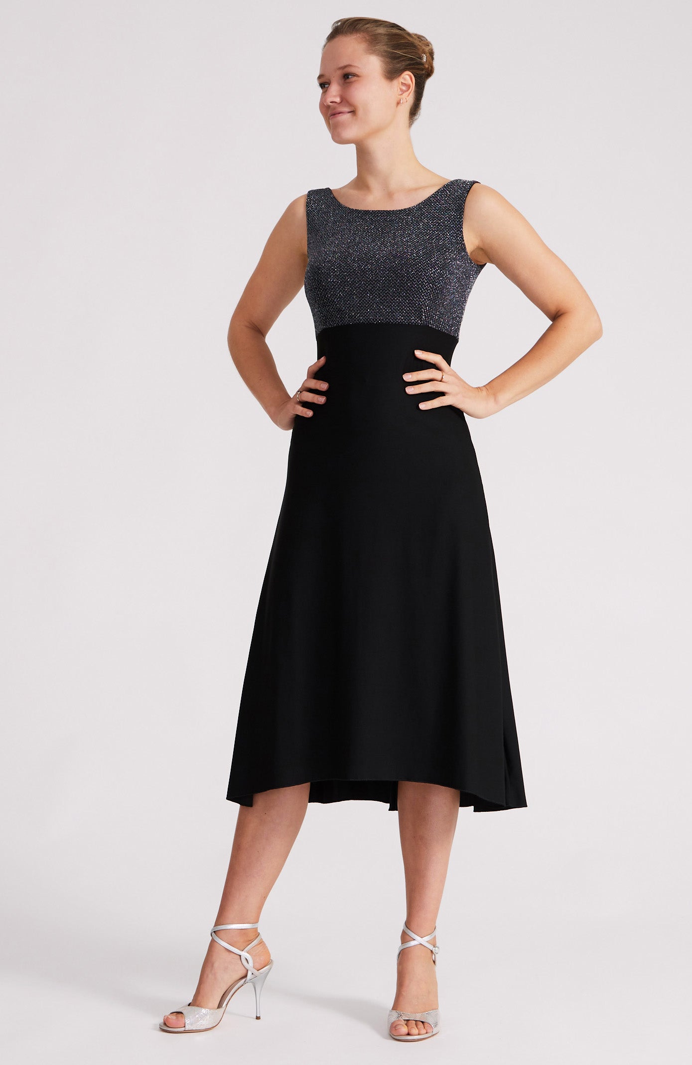 NOELIA A-Linien-Tangokleid in Silber &amp; Schwarz