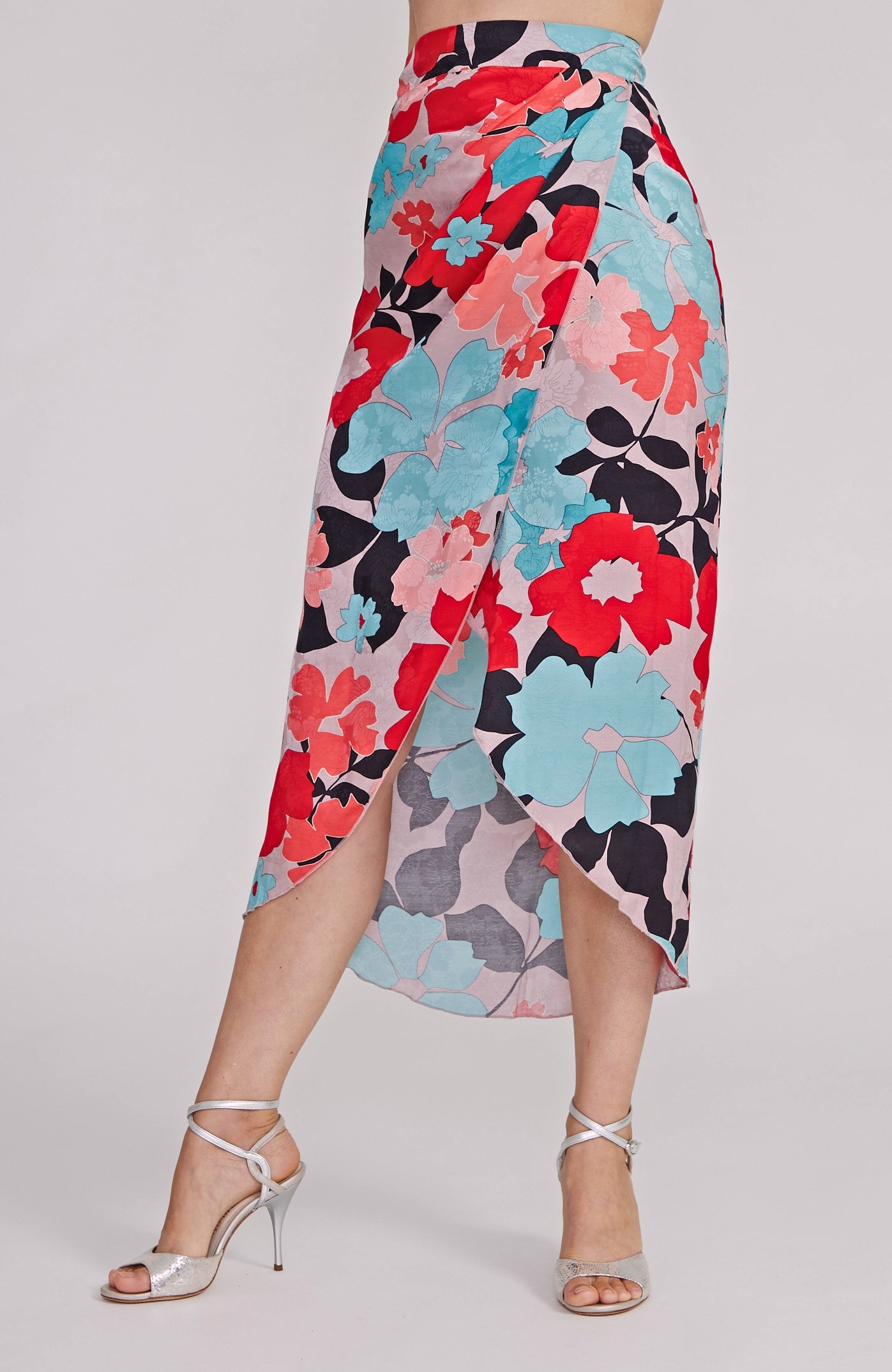 JULIET Jupe portefeuille en viscose à fleurs sauvages avec détails drapés